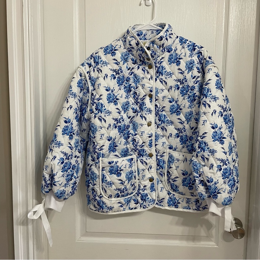 Buckley Blue White Floral Puffer Jacket Chinoiserie Quilted Cottage Core Medium